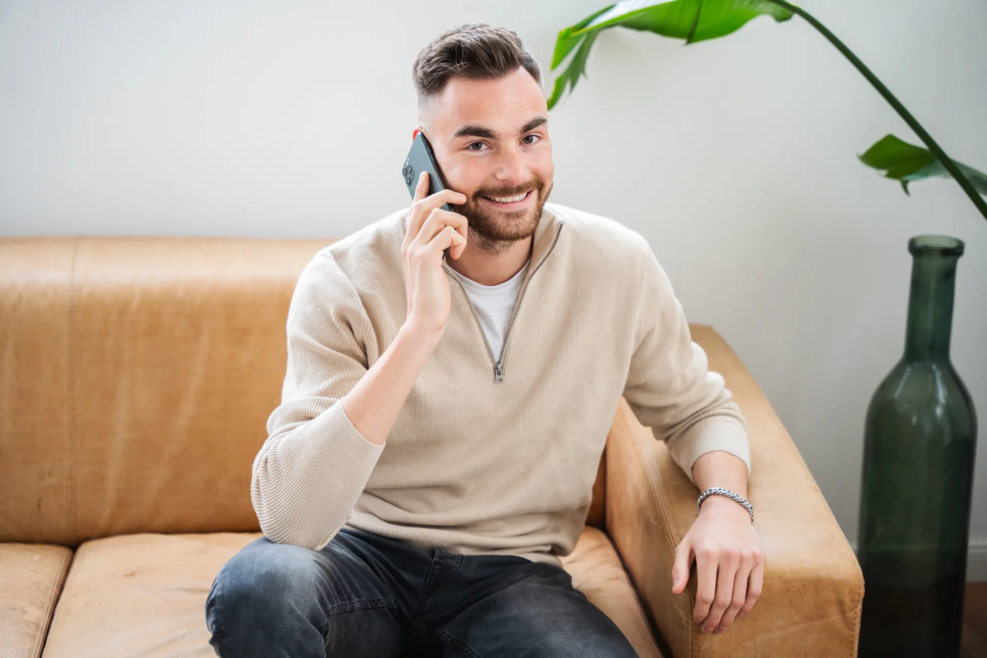 Jan Philipps, Performance-Marketing-Freelancer, am Telefon — Ihr direkter Kontakt