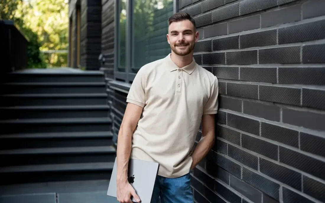 Webdesigner beim Reporting für Kunden aus Hilden