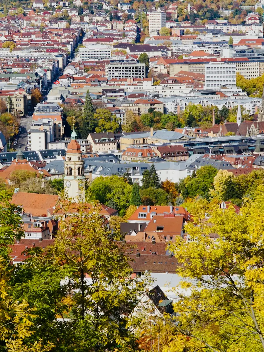 Blick über Stuttgart im Herbst