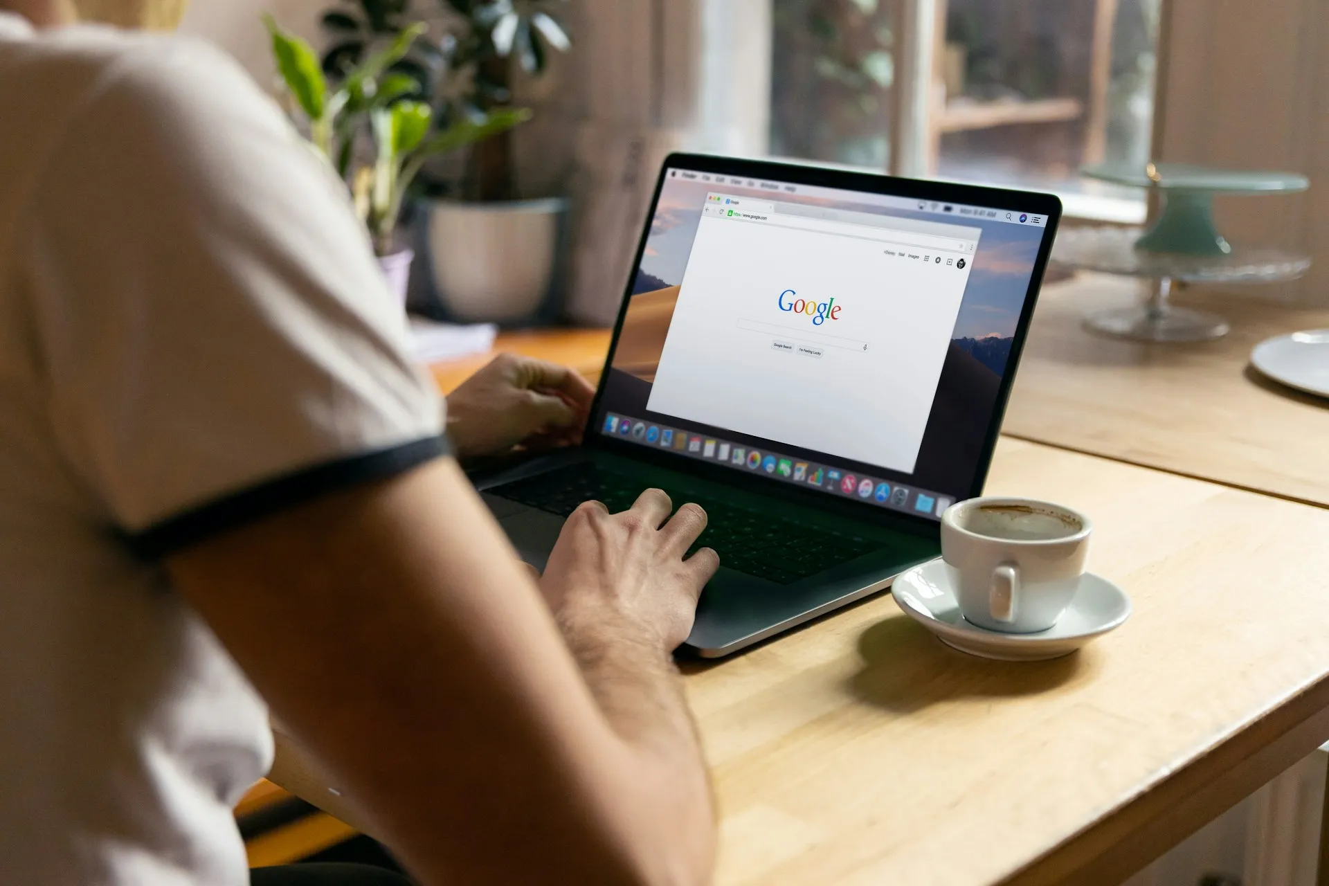 SEO Würzburg Freelancer am LapTop